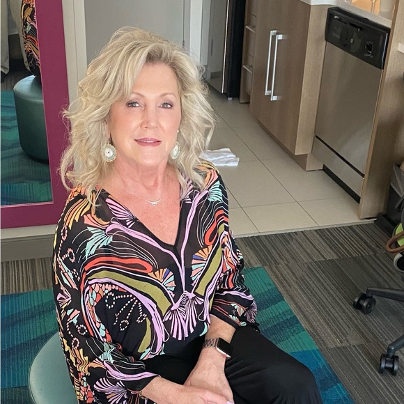 Meet your Posher, Deborah - Picture 2 of 2